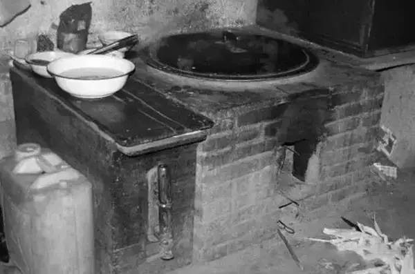 城市空氣質(zhì)量環(huán)境比較差是什么因素造成的？